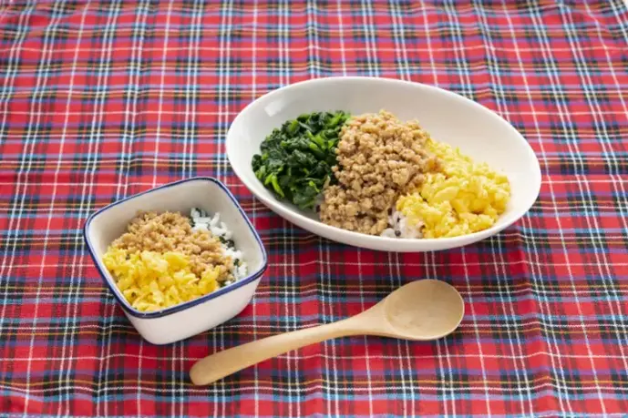 青菜ごはんの２色そぼろ丼